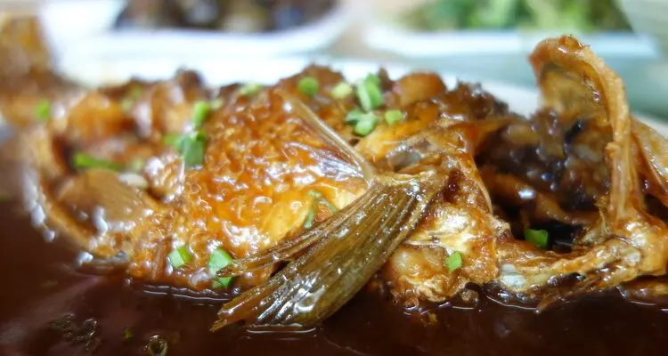 braised river fish